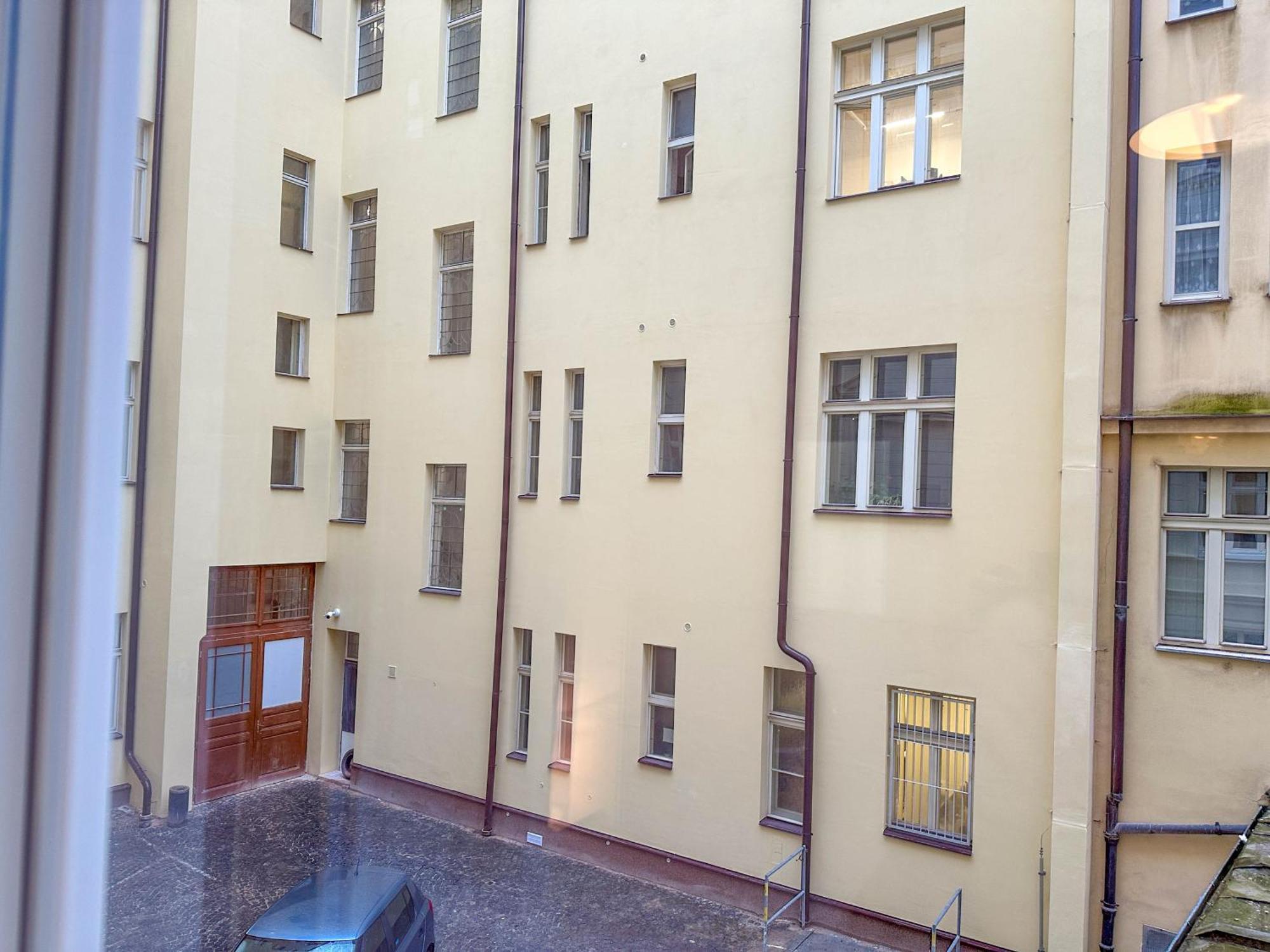 Cozy By Wenceslas Square And Main Train Station Apartment