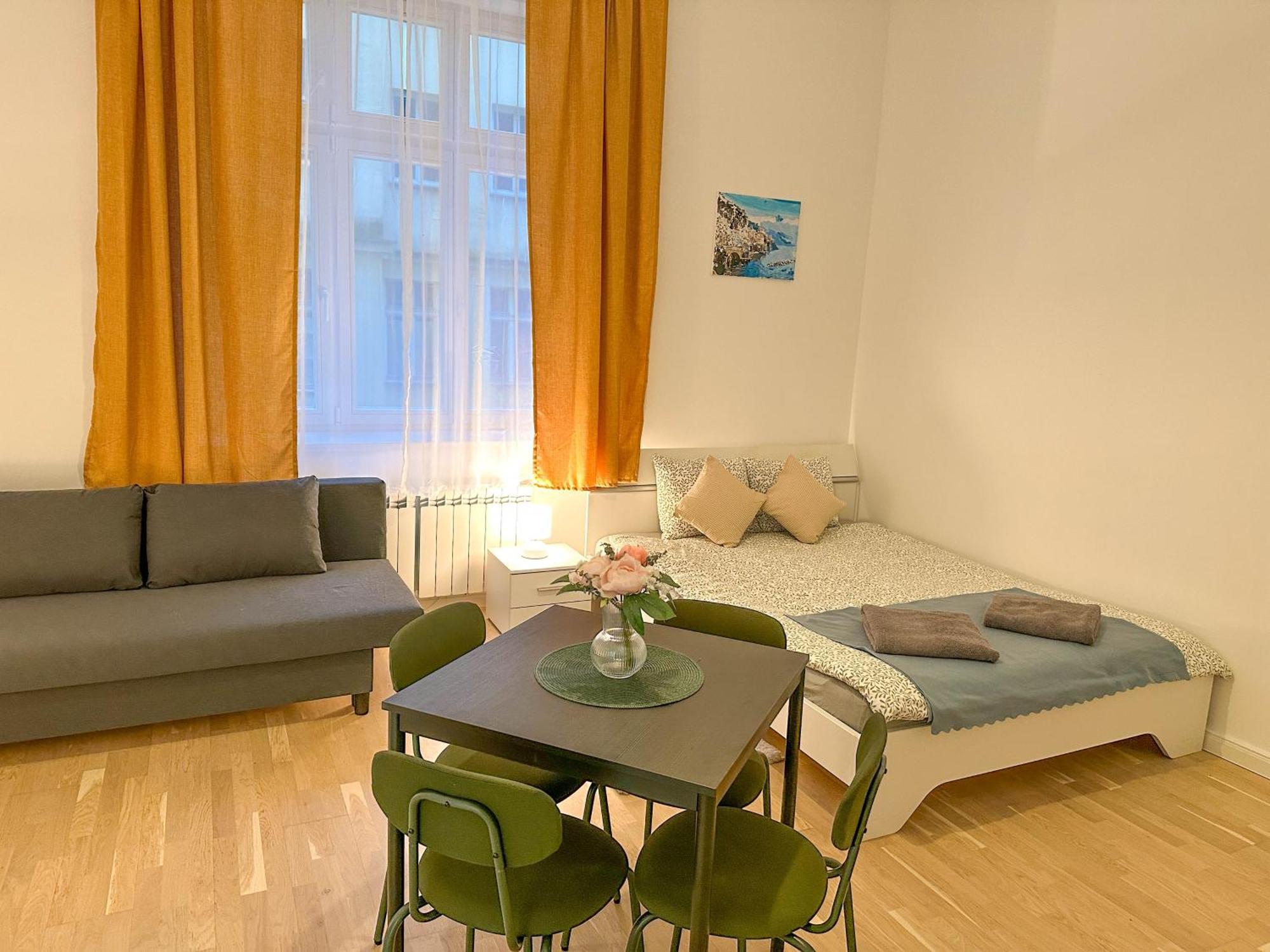 Cozy By Wenceslas Square And Main Train Station Prague